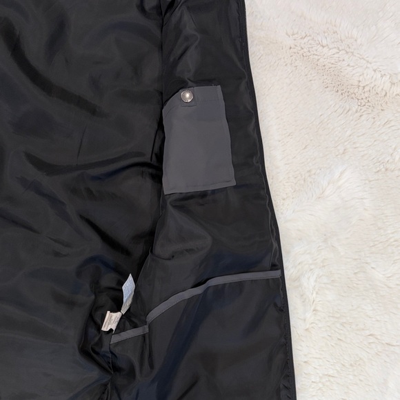 J. Crew Men's Charcoal Quilted Vest,40% feathers,Size M - Picture 15 of 17